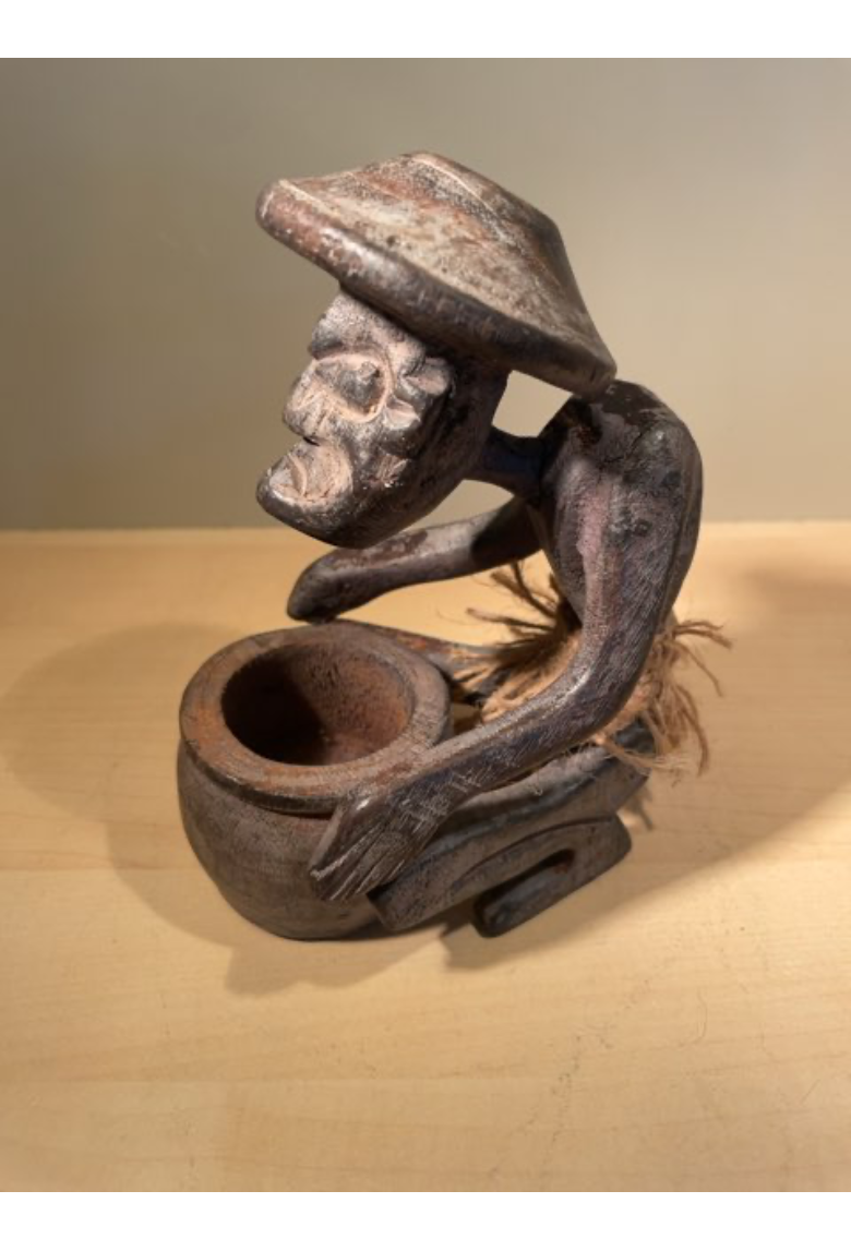Håndskåret træ figur fra Bali